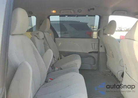 2012 Toyota Sienna Le z USA, uszkodzony, nr VIN 5TDKK3DC0CS277435